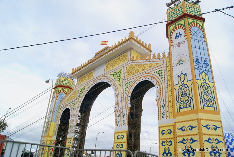 Sevilla,Feria de Sevilla,construccion portada (5)