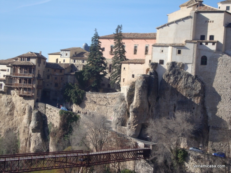 Cuenca,bridge and hang houses