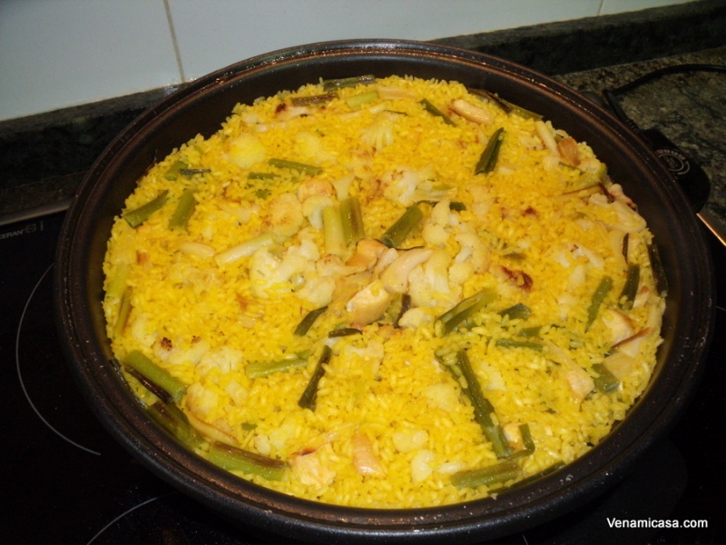 paella-valenciana-of-cabbage-and-tender-garlics