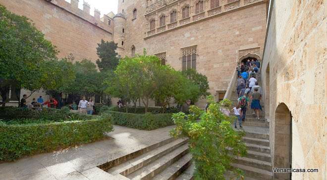 la-lonja-de-la-seda-valencia-patio