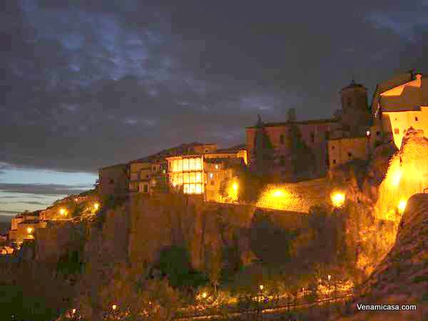 Cuenca by night